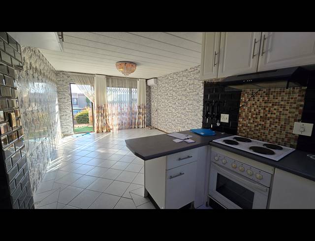 2 BEDROOM SECTIONAL TITLE FOR SALE IN GLENVISTA